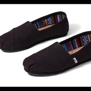 TOMS black on black canvas classics
